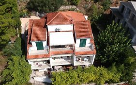 Villa Leon***